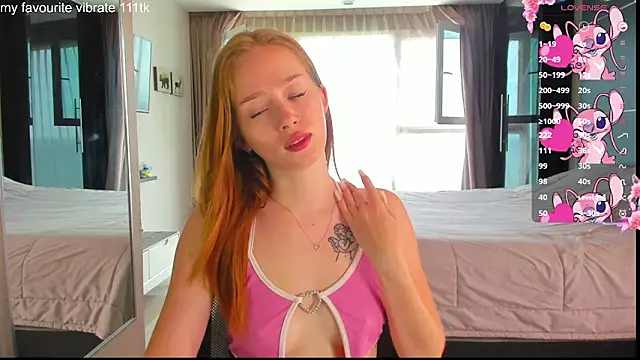 Snapshot of Hot_Mia_ chatting on 09-25-25, 04:27 Hot Mia  online show from 09-25-25, 04:27