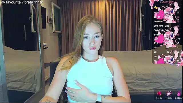 Snapshot of Hot_Mia_ chatting on 09-27-25, 11:48 Hot Mia  online show from 09-27-25, 11:48