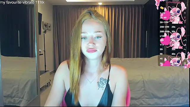 Snapshot of Hot_Mia_ chatting on 10-04-25, 12:03 Hot Mia  online show from 10-04-25, 12:03