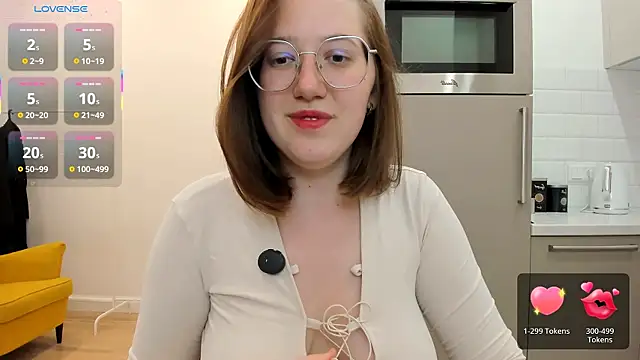Snapshot of Charmy_Gracy chatting on 06-19-26, 08:40 Charmy Gracy online show from 06-19-26, 08:40