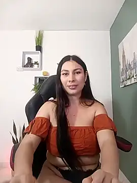 Snapshot of bella_99_ chatting on 12-21-24, 02:37 bella 99  online show from 12-21-24, 02:37