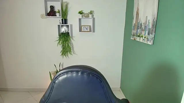 Snapshot of bella_99_ chatting on 02-14-25, 12:25 bella 99  online show from 02-14-25, 12:25