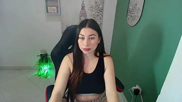 Snapshot of bella_99_ chatting on 10-22-25, 12:16 bella 99  online show from 10-22-25, 12:16