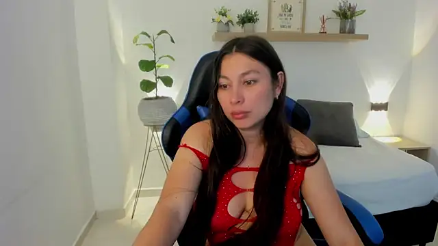 Snapshot of bella_99_ chatting on 05-11-26, 02:45 bella 99 online show from 05-11-26, 02:45