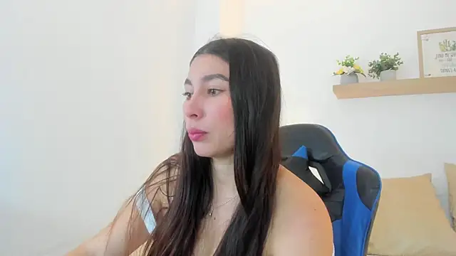 Snapshot of bella_99_ chatting on 06-12-26, 11:42 bella 99 online show from 06-12-26, 11:42