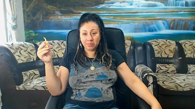 MoistMady online show from 10-23-25, 05:51