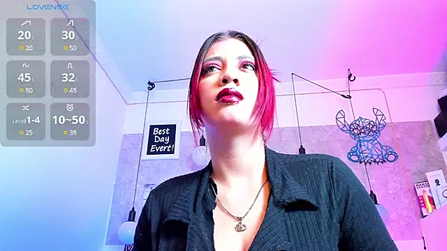 Snapshot of Rebeca_xs chatting on 12-28-24, 07:33 Rebeca xs online show from 12-28-24, 07:33