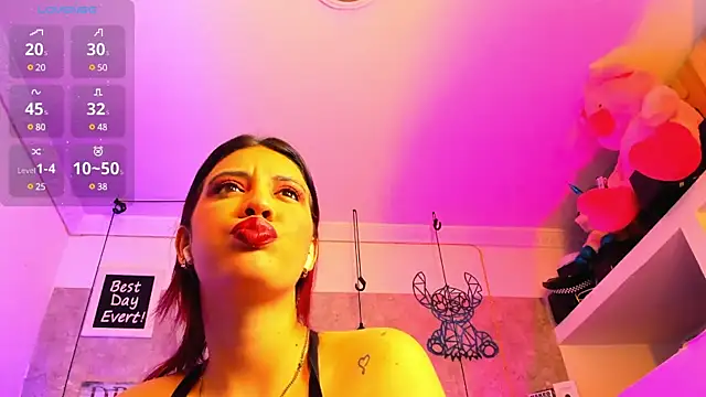 Snapshot of Rebeca_xs chatting on 01-20-25, 08:30 Rebeca xs online show from 01-20-25, 08:30