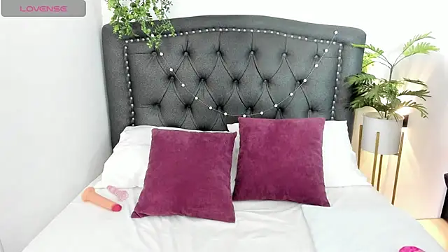 Snapshot of sahara1802 chatting on 01-14-26, 05:35 sahara1802 online show from 01-14-26, 05:35