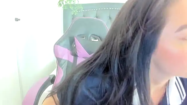 Snapshot of sahara1802 chatting on 02-18-26, 04:52 sahara1802 online show from 02-18-26, 04:52