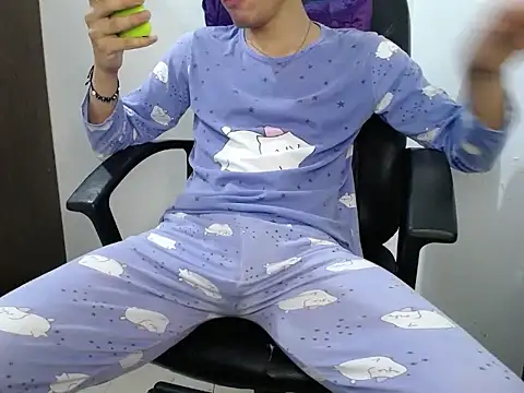 Snapshot of ricksamm chatting on 12-04-24, 12:25 ricksamm online show from 12-04-24, 12:25