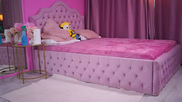 AshleySinn online show from 10-30-25, 03:24