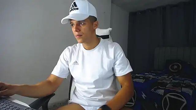 Snapshot of DavidAngell7 chatting on 02-05-25, 01:04 DavidAngell7 online show from 02-05-25, 01:04