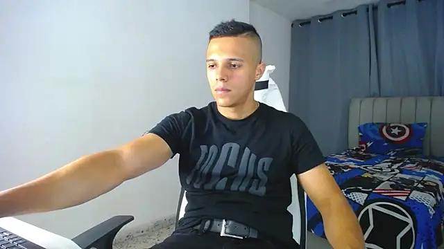 Snapshot of DavidAngell7 chatting on 02-10-25, 02:41 DavidAngell7 online show from 02-10-25, 02:41