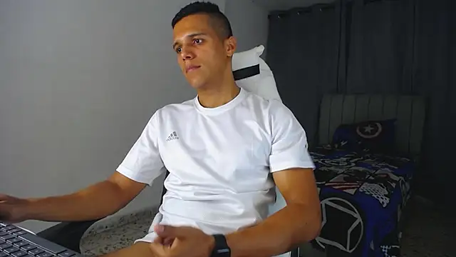 Snapshot of DavidAngell7 chatting on 03-09-25, 06:50 DavidAngell7 online show from 03-09-25, 06:50