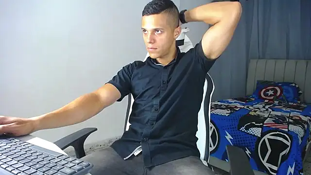 Snapshot of DavidAngell7 chatting on 03-18-25, 01:00 DavidAngell7 online show from 03-18-25, 01:00