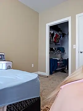 Snapshot of AmethystFoxx chatting on 09-10-25, 06:30 AmethystFoxx online show from 09-10-25, 06:30