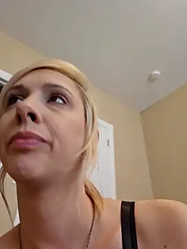 Snapshot of AmethystFoxx chatting on 10-05-25, 05:44 AmethystFoxx online show from 10-05-25, 05:44