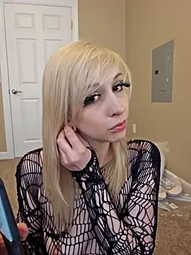 Snapshot of AmethystFoxx chatting on 10-08-25, 06:27 AmethystFoxx online show from 10-08-25, 06:27