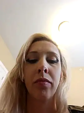 Snapshot of AmethystFoxx chatting on 10-20-25, 06:52 AmethystFoxx online show from 10-20-25, 06:52