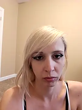 Snapshot of AmethystFoxx chatting on 10-21-25, 09:04 AmethystFoxx online show from 10-21-25, 09:04