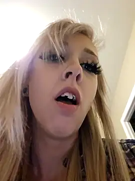 Snapshot of AmethystFoxx chatting on 11-16-25, 10:37 AmethystFoxx online show from 11-16-25, 10:37