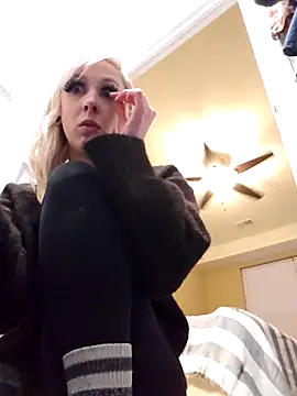 Snapshot of AmethystFoxx chatting on 12-04-25, 10:40 AmethystFoxx online show from 12-04-25, 10:40