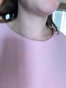 Snapshot of Mini_And_The_Bear chatting on 01-15-26, 04:44 Mini And The Bear online show from 01-15-26, 04:44