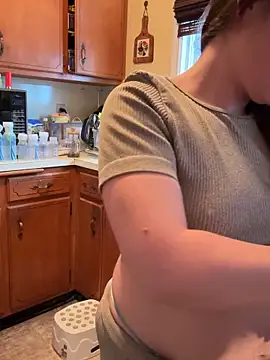 Snapshot of Mini_And_The_Bear chatting on 02-01-26, 09:46 Mini And The Bear online show from 02-01-26, 09:46