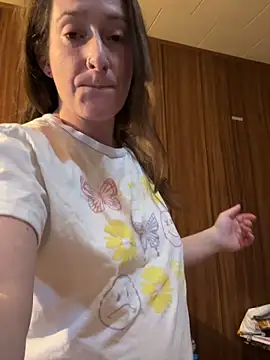 Snapshot of Mini_And_The_Bear chatting on 03-07-26, 07:22 Mini And The Bear online show from 03-07-26, 07:22