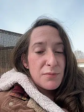 Mini And The Bear online show from 04-20-26, 04:10