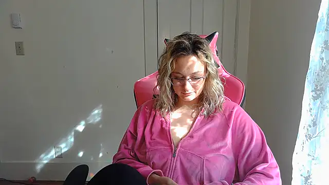 Snapshot of ashleyblaydex chatting on 05-25-26, 08:59 ashleyblaydex online show from 05-25-26, 08:59