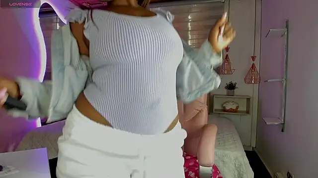 Snapshot of aleja17_xxx chatting on 09-24-25, 07:50 aleja17 xxx online show from 09-24-25, 07:50