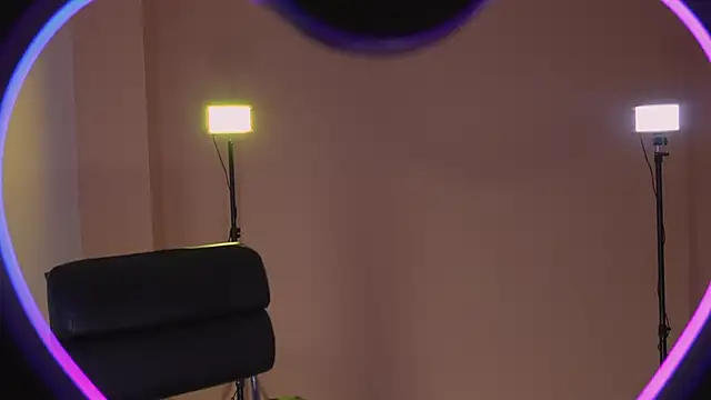 NaomiSainz online show from 03-11-25, 06:52