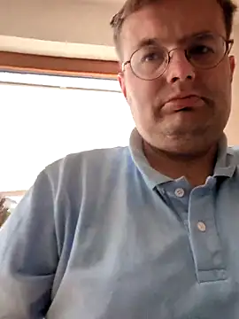 Snapshot of makau1 chatting on 03-22-25, 10:49 makau1 online show from 03-22-25, 10:49