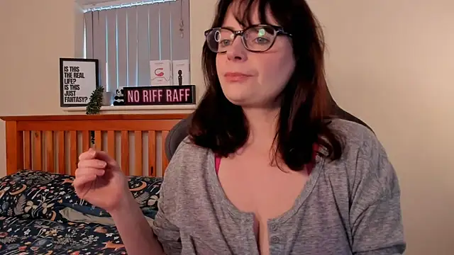 LucieWinters UK online show from 01-03-25, 12:41