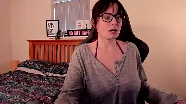 LucieWinters UK online show from 01-30-25, 09:04