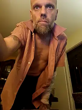 Snapshot of Ladyshaker82 chatting on 11-03-25, 02:13 Ladyshaker82 online show from 11-03-25, 02:13