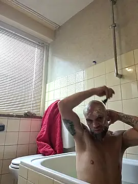 Ladyshaker82 online show from 11-08-25, 02:39