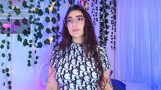 Snapshot of Samii_Evans chatting on 11-18-25, 01:33 Samii Evans online show from 11-18-25, 01:33