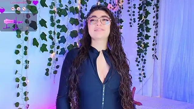 Snapshot of Samii_Evans chatting on 12-19-25, 01:12 Samii Evans online show from 12-19-25, 01:12