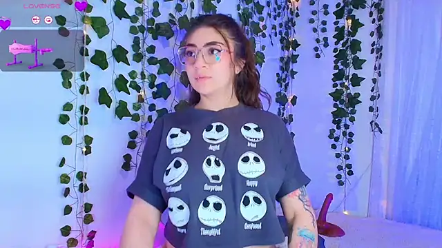 Snapshot of Samii_Evans chatting on 12-20-25, 01:45 Samii Evans online show from 12-20-25, 01:45