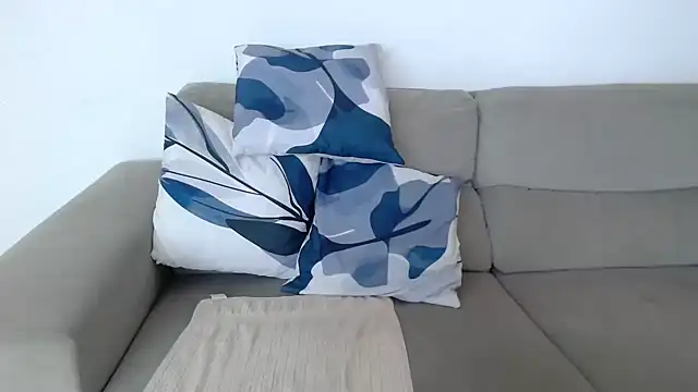 Snapshot of Linda1975 chatting on 12-14-25, 10:53 Linda1975 online show from 12-14-25, 10:53