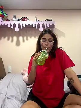 Juliana News online show from 12-04-24, 01:47