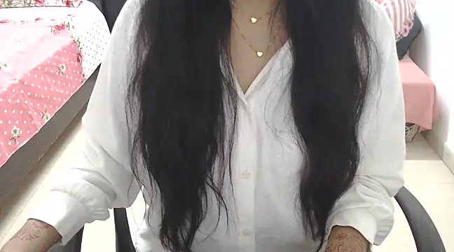 Snapshot of Princess_Sara chatting on 02-26-25, 08:48 Princess Sara online show from 02-26-25, 08:48