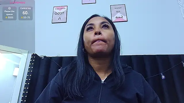 Snapshot of colombiamommy chatting on 02-26-25, 01:08 colombiamommy online show from 02-26-25, 01:08