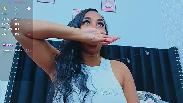 Snapshot of colombiamommy chatting on 09-15-25, 01:00 colombiamommy online show from 09-15-25, 01:00