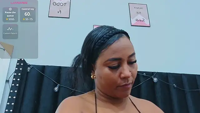 Snapshot of colombiamommy chatting on 09-30-25, 01:05 colombiamommy online show from 09-30-25, 01:05