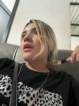 Snapshot of Sarita-candy chatting on 02-22-25, 12:49 Sarita-candy online show from 02-22-25, 12:49