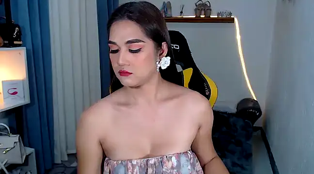 Snapshot of MarieLoveGlamorous chatting on 12-19-24, 12:24 MarieLoveGlamorous online show from 12-19-24, 12:24